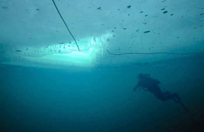 plongée sous glace-wikimedia commons